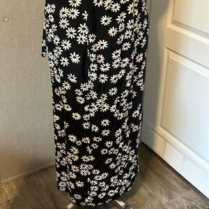 Floral Black and White Women's Skirt Made in Italy
